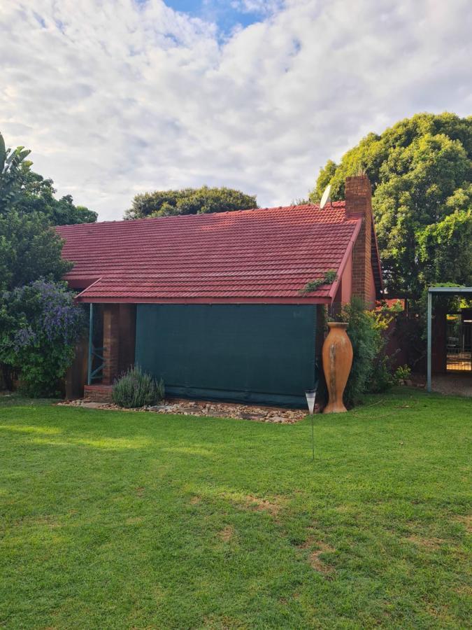 The Old Cabin Hotel Cullinan Exterior foto