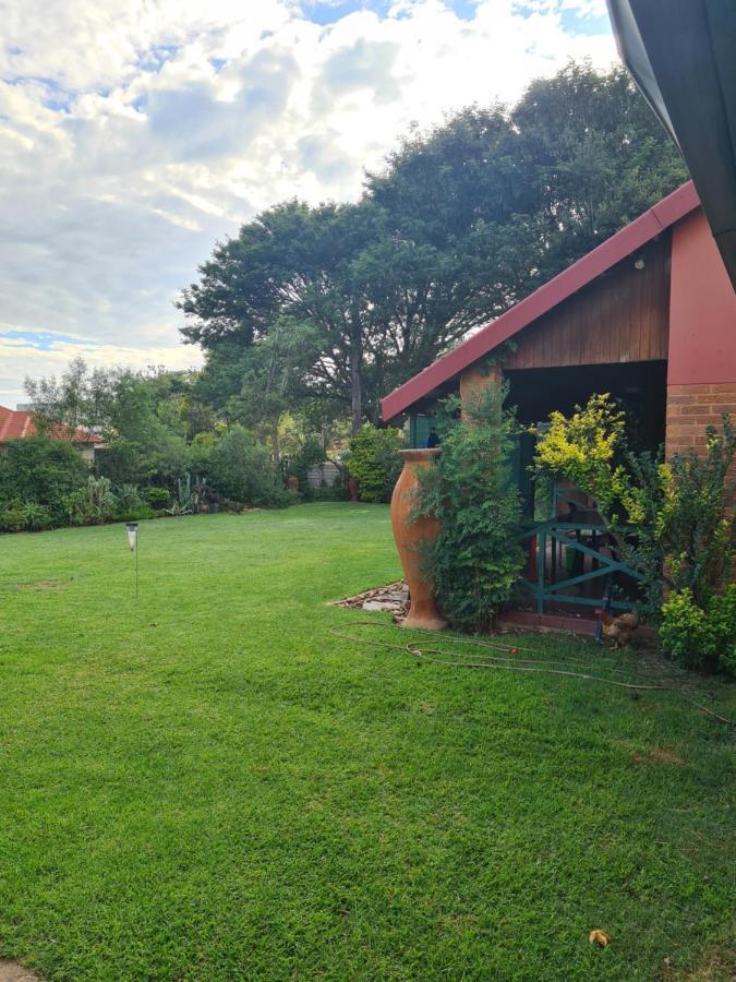 The Old Cabin Hotel Cullinan Exterior foto