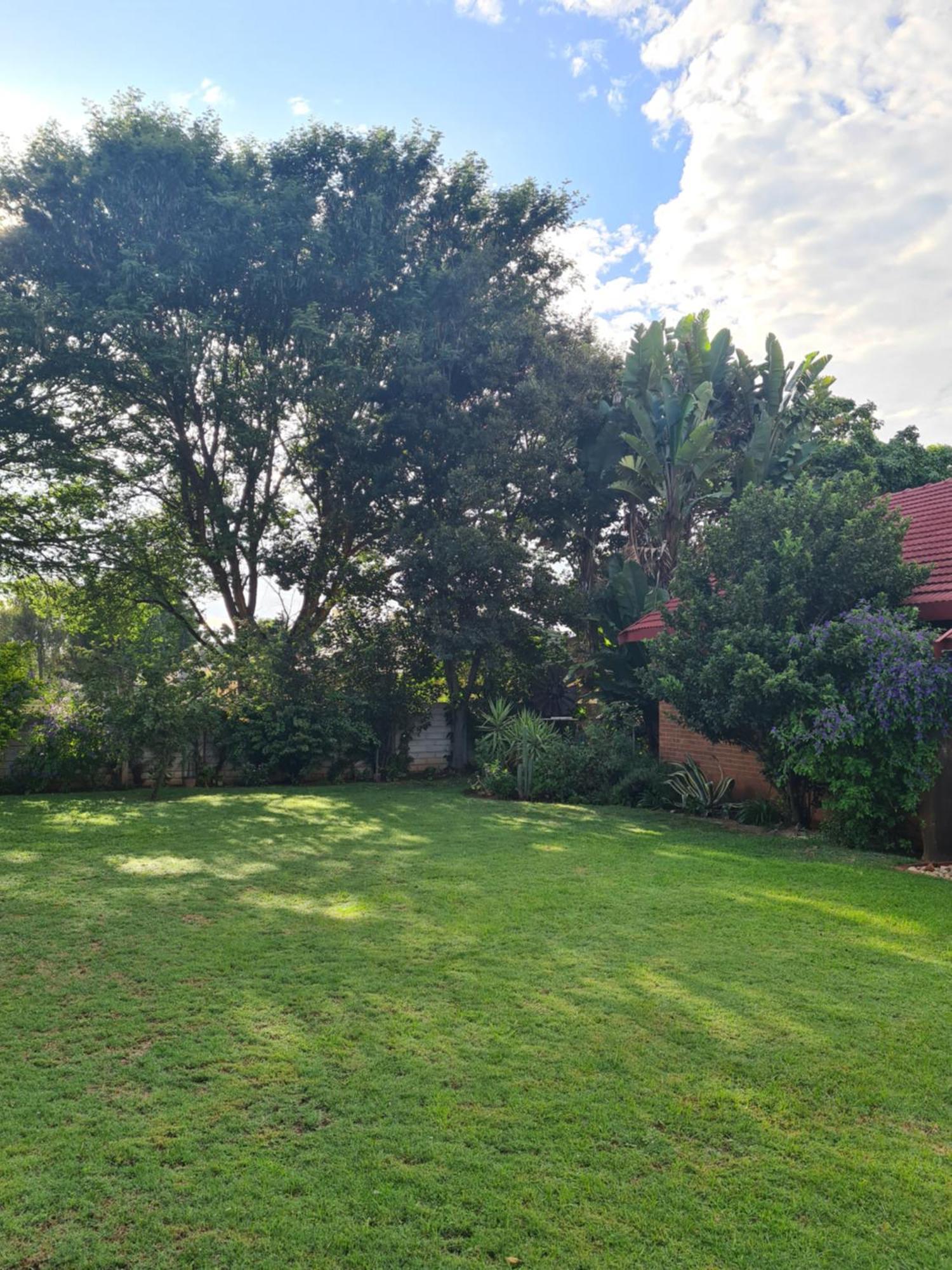 The Old Cabin Hotel Cullinan Exterior foto